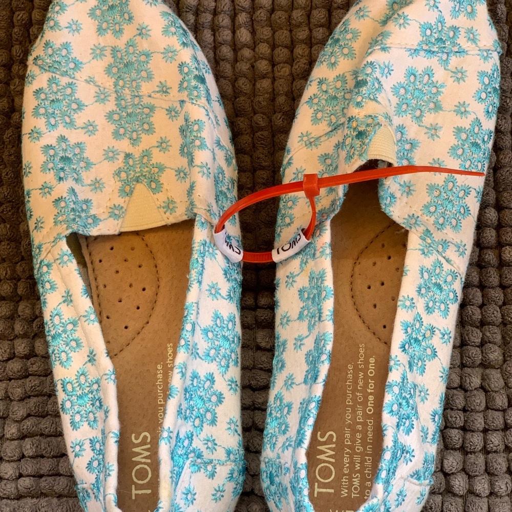 Toms
